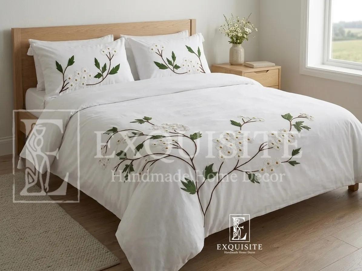 Chăn cotton thêu  tay  mẫu cành cúc thêu góc yểu điệu