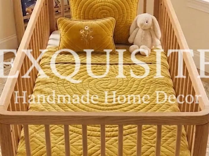 Chăn em bé khâu tay nhung cao cấp tông vàng - Baby quilt handmade