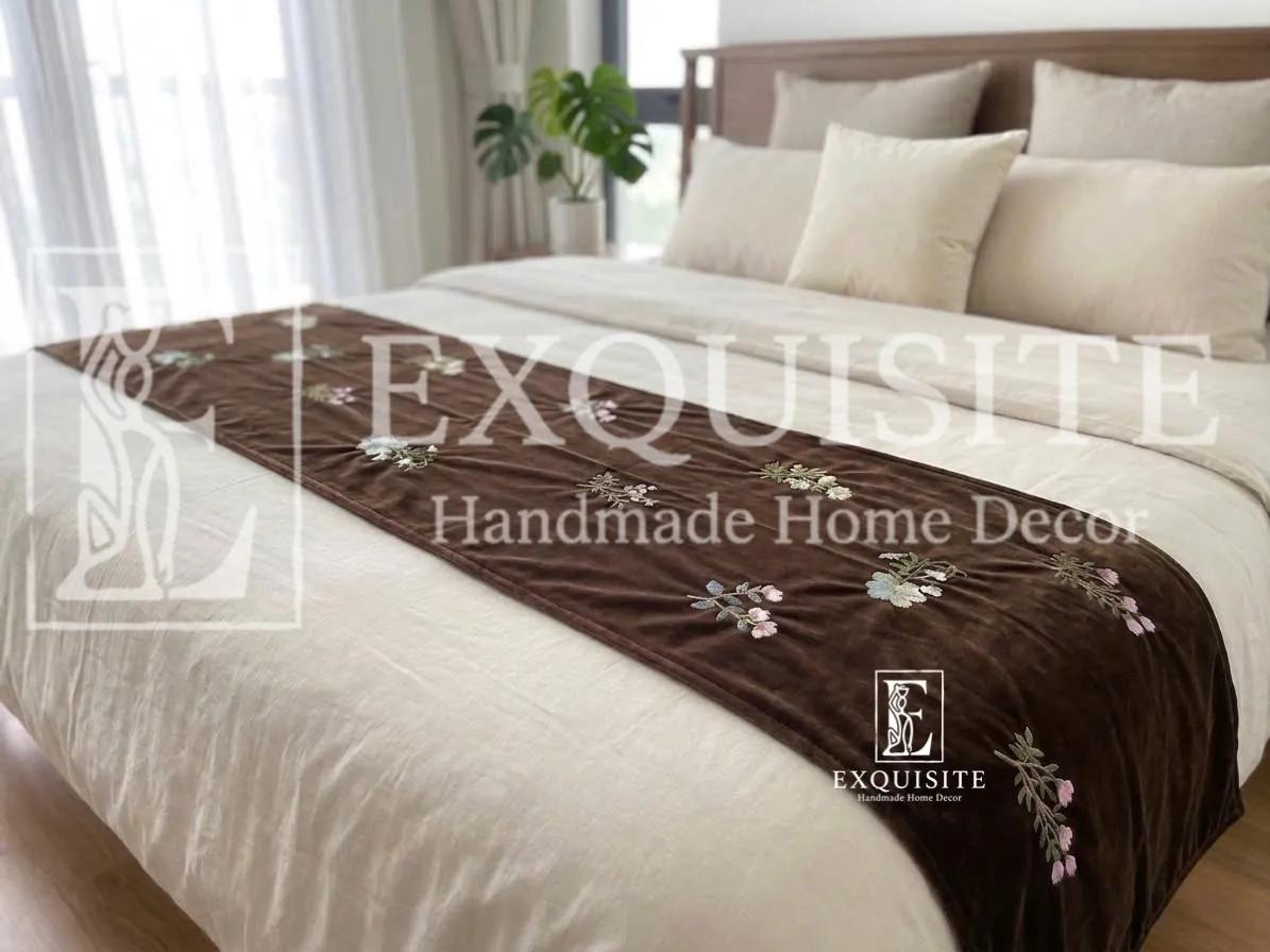  BED RUNNER- phủ cuối giường thêu tay nhung cao cấp - mẫu cành lá rơi linh-tông nâu tinh