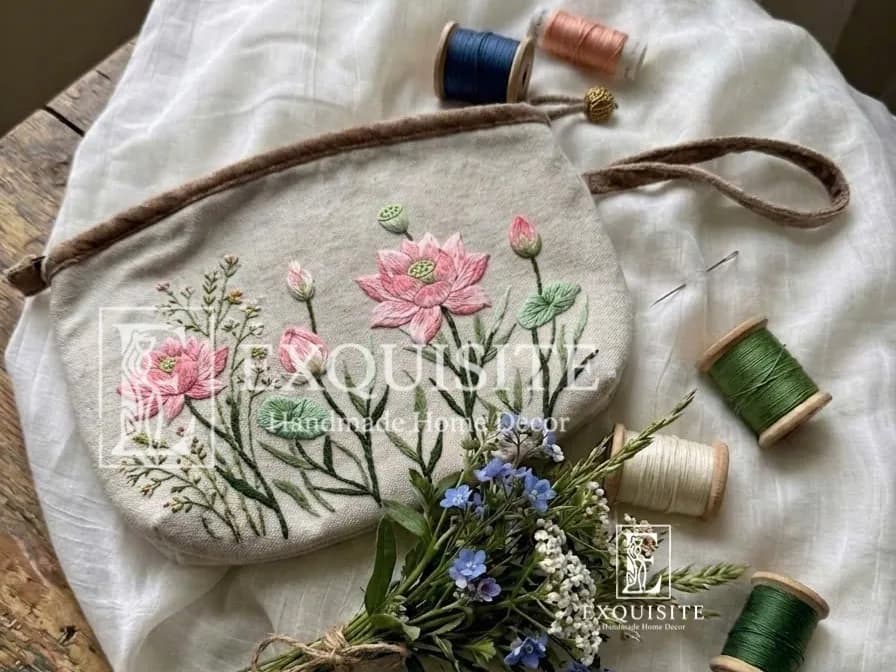 Ví nhung thêu tay đựng mỹ phẩm- Cosmetic Bag
