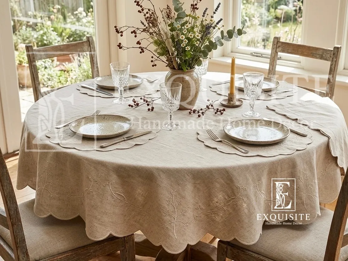Ancient round table- Phủ bàn tròn rua khuyên cổ đại