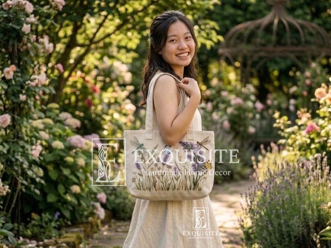 Bag w-hand embroidery- Tuí thêu tay